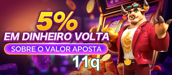 Mulher jogando slots em ambiente de cassino online